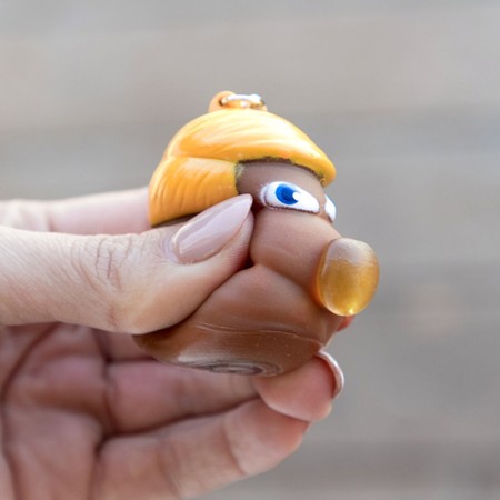 Porte-clés Poo Président: Plus de 300.000 produits de grandes marques en vente directe à prix usine sur cadeaufou.com. Label bou