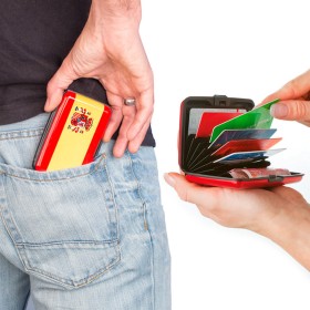 Porte-cartes: Plus de 300.000 produits de grandes marques en vente directe à prix usine sur cadeaufou.com. Label boutique solida