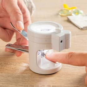 Coupe-ongles avec Lumière LED, Loupe et Lime Clail InnovaGoods: Plus de 300.000 produits de grandes marques en vente directe à p